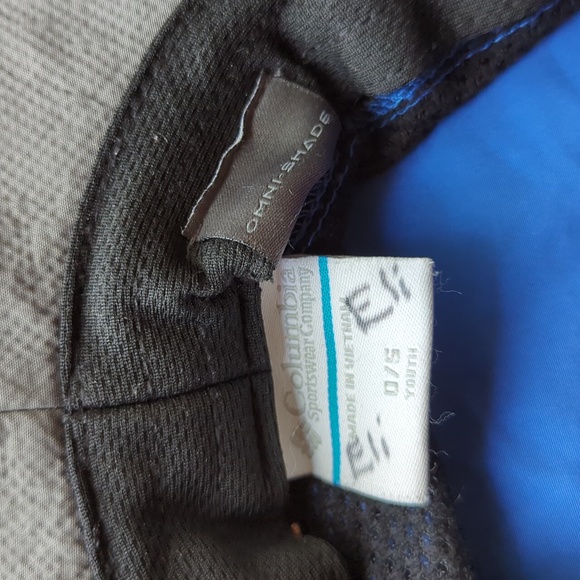 Columbia. Youth Sized Adjustable / Stretch Bucket Hat. - Picture 6 of 8